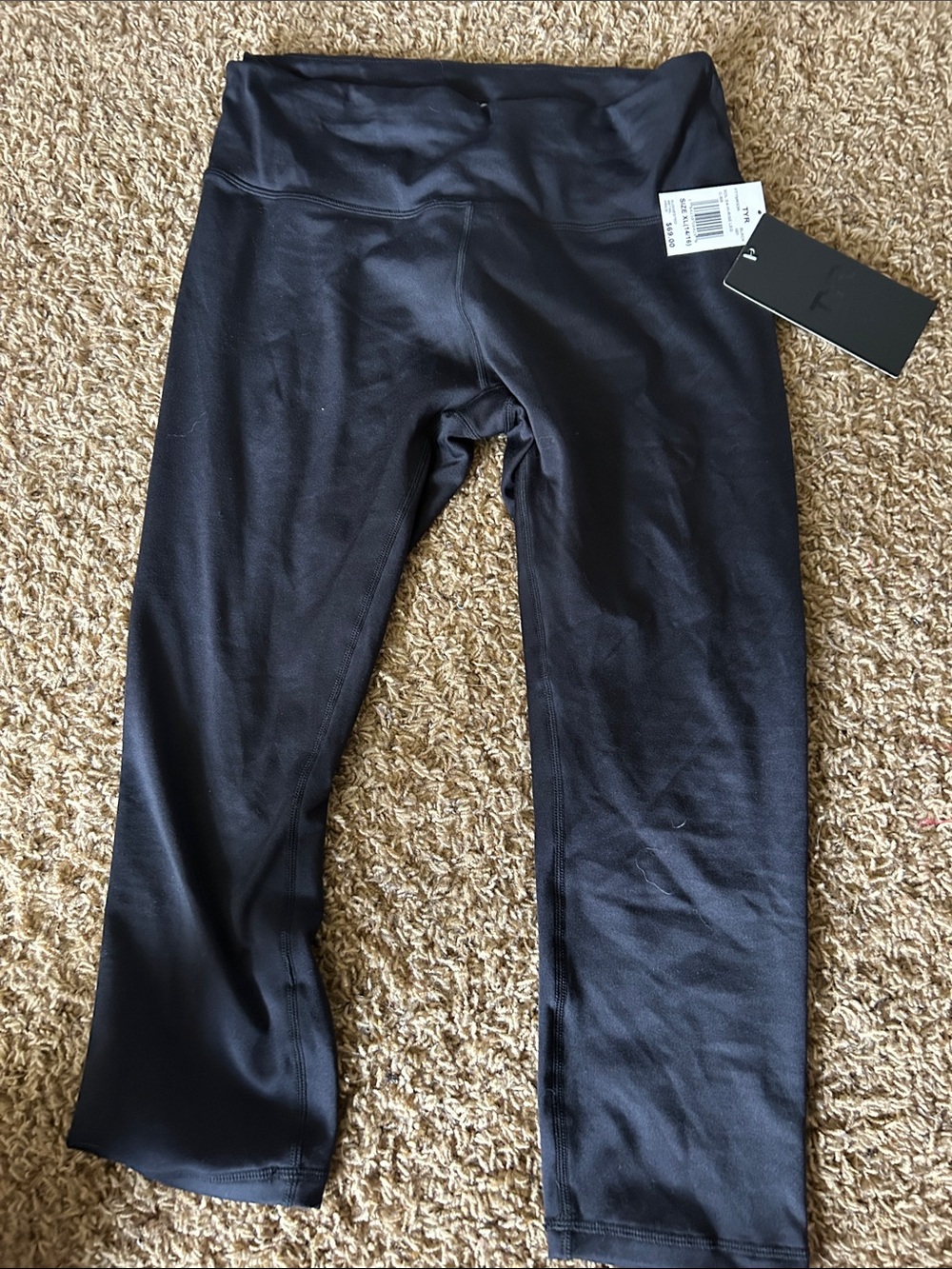 TYR Black Women's Capri Performance Leggings
